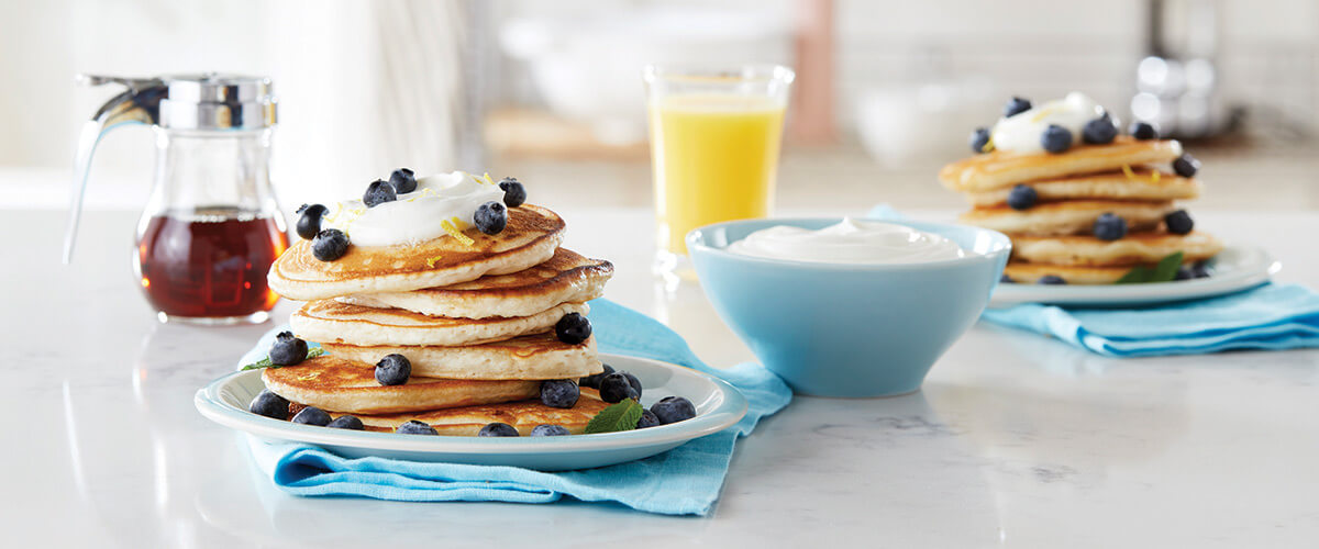 Beeren-Bananen-Joghurt-Pancakes