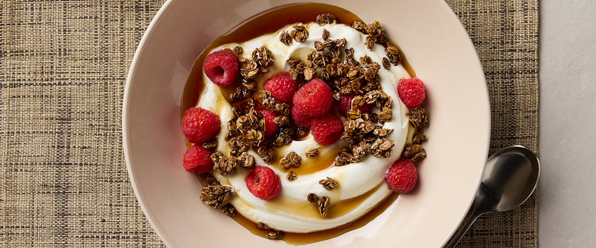 Joghurt mit Schokoladenespresso-Knuspermüsli