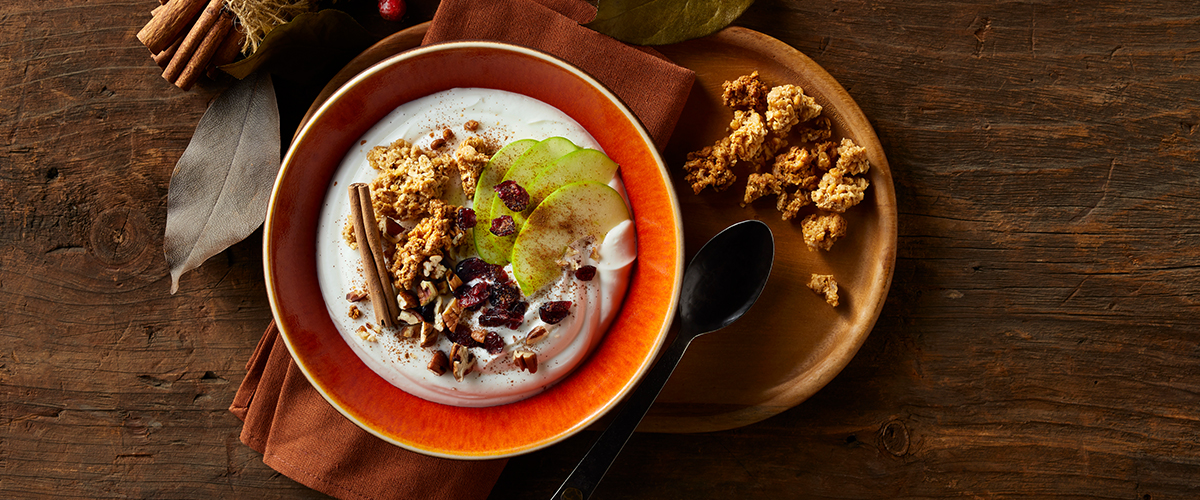 Herbstliche Joghurt Bowl mit Apfel und Zimt