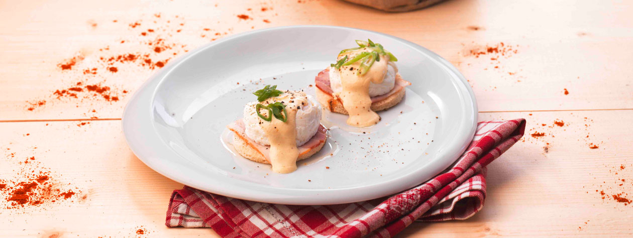 Eier Benedict mit Senf-Joghurt-Sauce