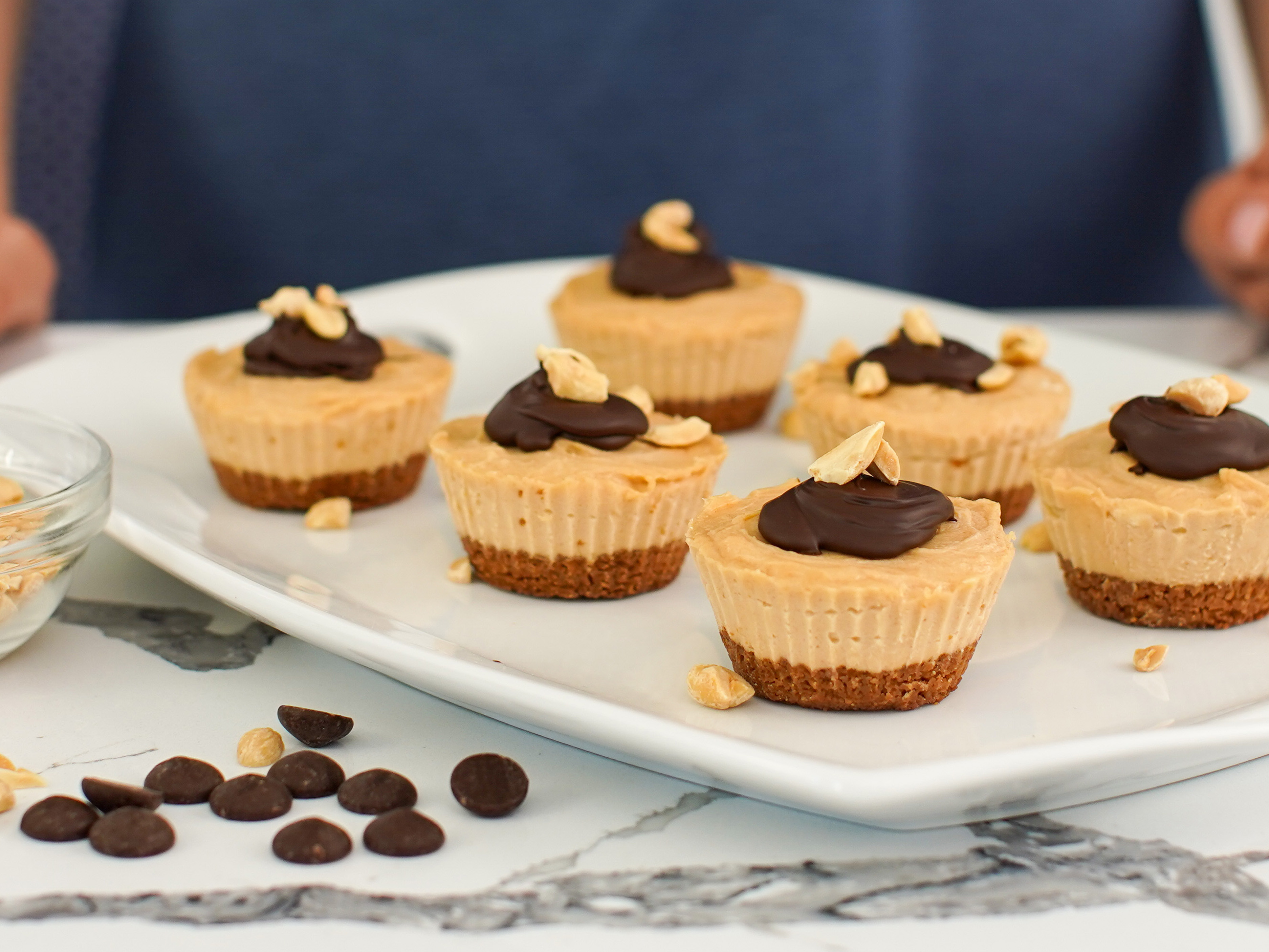 Käsekuchen-Cupcakes mit Abtropfjoghurt und Erdnussbutter