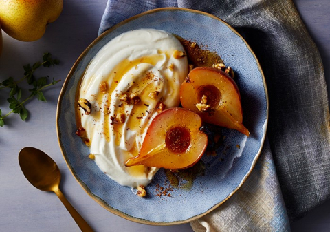 Herbstliche Joghurt Bowl mit Birne und Honig