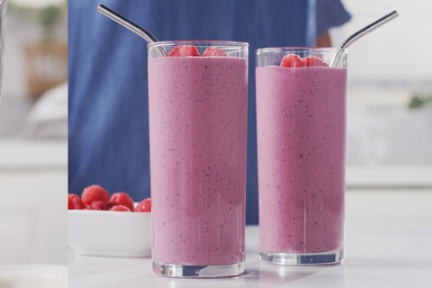 Smoothie mit Joghurt und Früchten