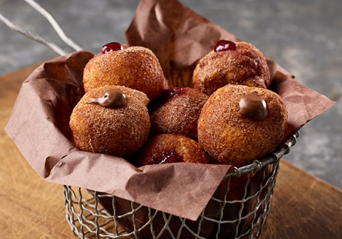 Schokoladen-Donuts mit Joghurt