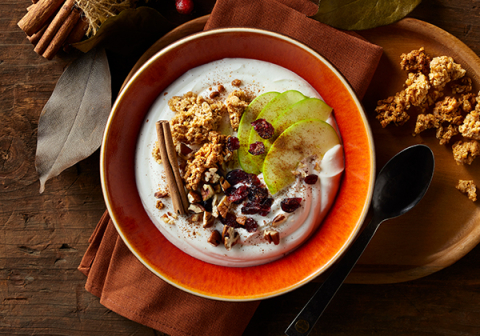 Herbstliche Joghurt Bowl mit Apfel und Zimt