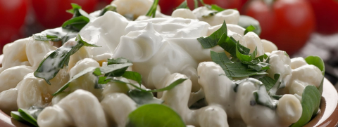 Caesar-Pasta-Salat mit Joghurt